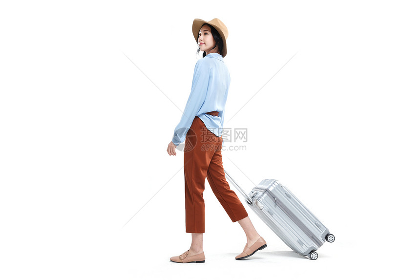 注视镜头行李箱高雅青年女人旅行图片