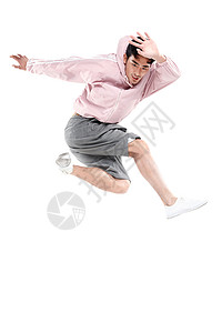 青年人运动鞋运动服青年男人跳跃图片
