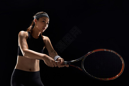 健身运动员打网球图片
