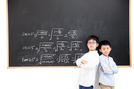 儿童文字小学男生站在黑板前背景
