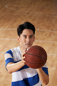 高举手臂篮球赛青年男人打篮球图片