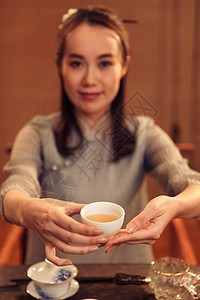 传统女人展示茶艺图片