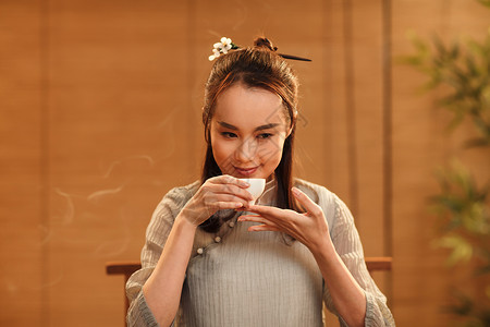 中式传统文化女人喝茶图片