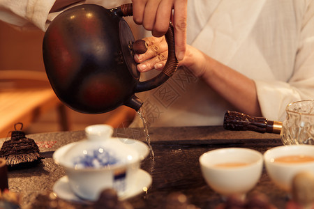 青年女人泡茶高清图片