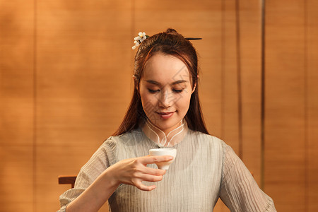 茶道旗袍女人喝茶图片