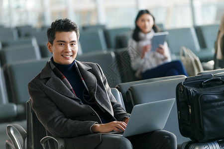 旅游方案旅行方案彩色图片候车室商务男女在候机大厅背景