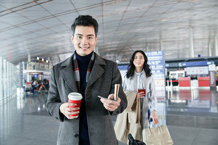 能力青年女人商务旅行商务男女在机场图片