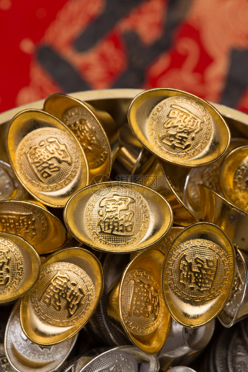 古币垂直构图春节金元宝图片