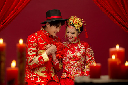 蚊帐举办中国风婚礼的新人背景