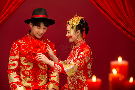 丝绸元素民俗中式古典婚礼的新人背景