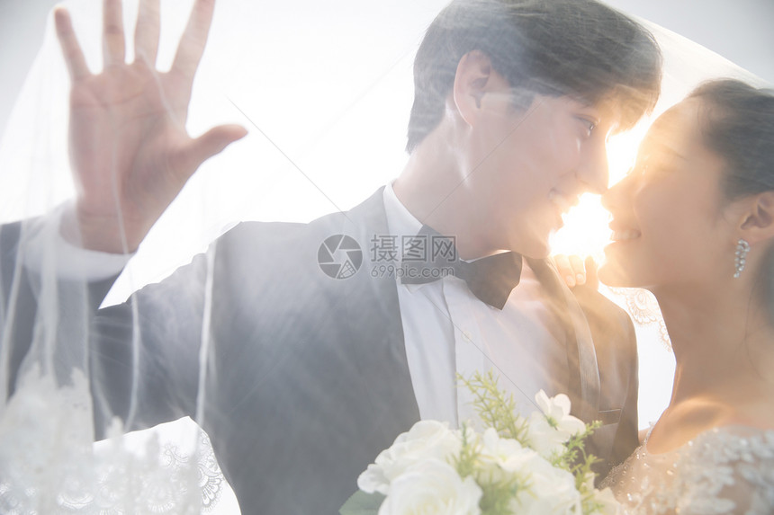 结婚庆典浪漫的新郎和新娘图片