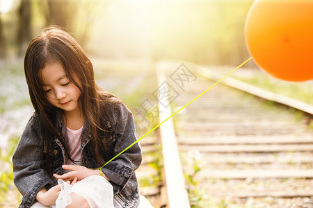 小清新外套主图唯美季节关爱可爱的小女孩在户外背景