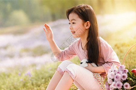 春天的花篮郊游图片视觉效果健康生活方式可爱的女孩在户外背景