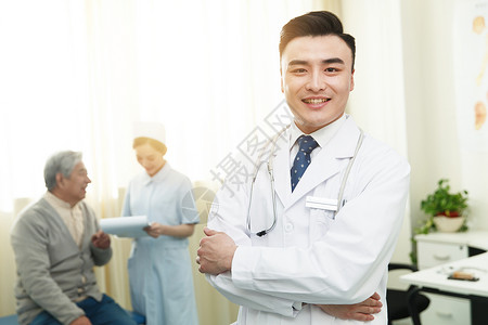 医护服生病可靠医务工作者和患者在病房里图片