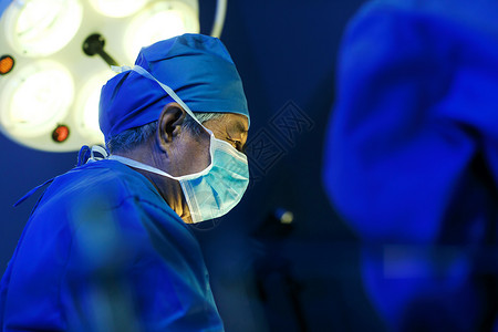 技能援救专家医务工作者在手术室图片