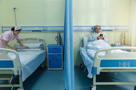 疗养院住院部医院护士和患者在病房里图片