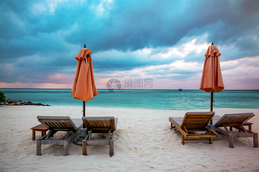 棕榈树无人沙滩马尔代夫海景风光图片