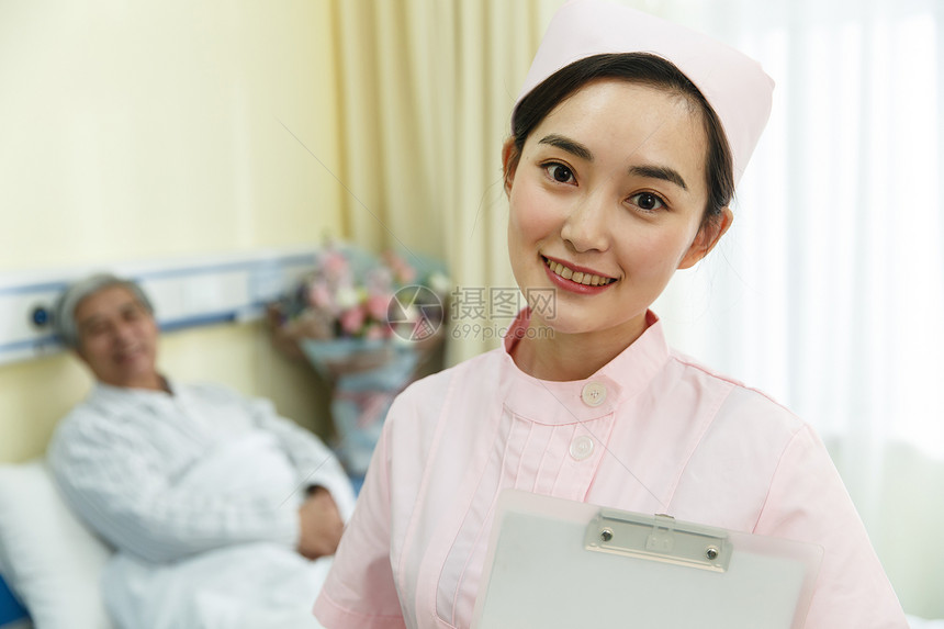 服务医药职业水平构图护士和患者在病房里图片