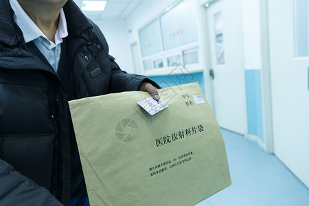 中间医疗用品休闲装社保卡东亚生病的老人在医院背景