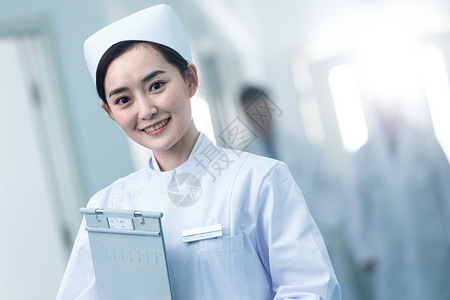 医药职业东方人亚洲年轻的女护士在医院走廊图片