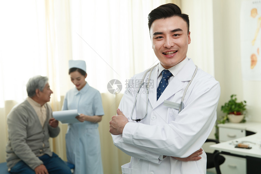 住院部职业专业人员医务工作者和患者在病房里图片