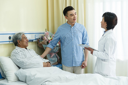 医护服健康保健工作人员工作服医务工作者和患者在病房图片