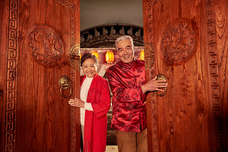 传统服装传统文化60多岁老年夫妇过新年图片