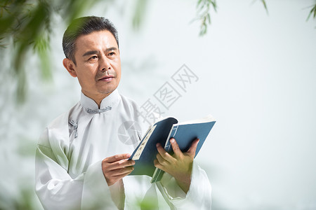 亚洲时期或风格唐装中老年男人看书背景