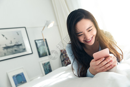 能力户内水平构图快乐的青年女人图片