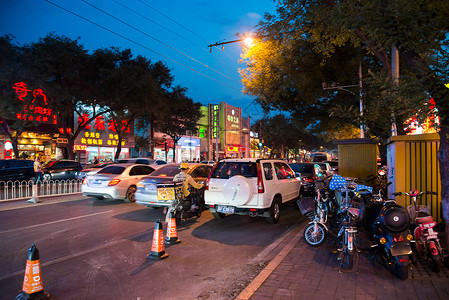 无人行道街无人灯广告牌北京街市夜景背景