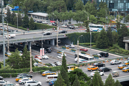 北京市区的街道和建筑物图片