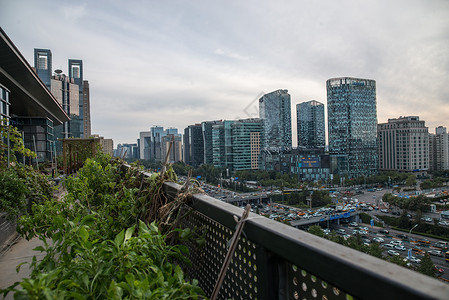 北京市区的街道和建筑物图片