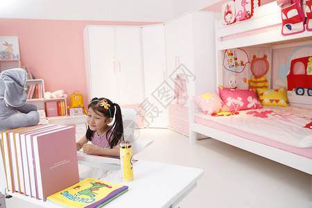 成长快乐摄影小女孩在卧室图片