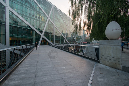 建筑结构玻璃建筑外部北京侨福芳草地大厦图片