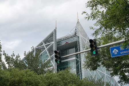 建筑办公大楼建造北京侨福芳草地大厦背景