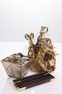 巧克力制品古典风格古代硬币算盘和铜钱背景
