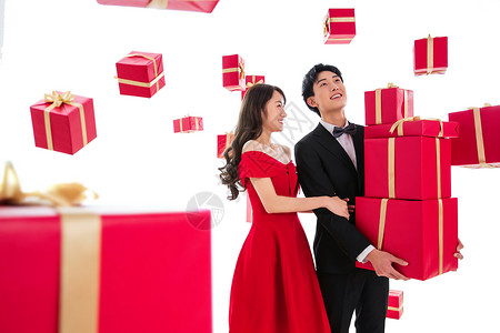 传统节日连衣裙亚洲人快乐的青年伴侣抱着礼品盒图片