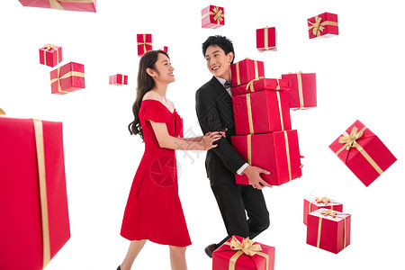 异恋红色两个人快乐的青年伴侣抱着礼品盒高清图片