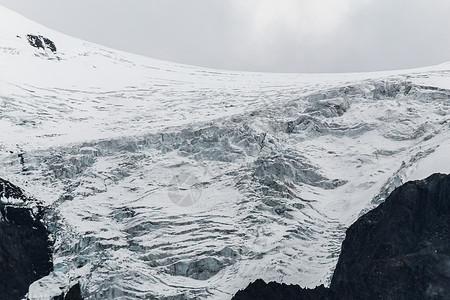 察瓦龙甲应村的梅里雪山4A景区背景