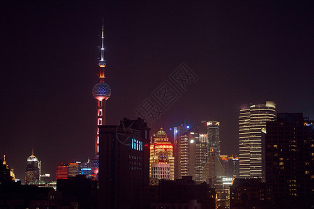 夜晚的窗外窗外的地标建筑东方明珠背景