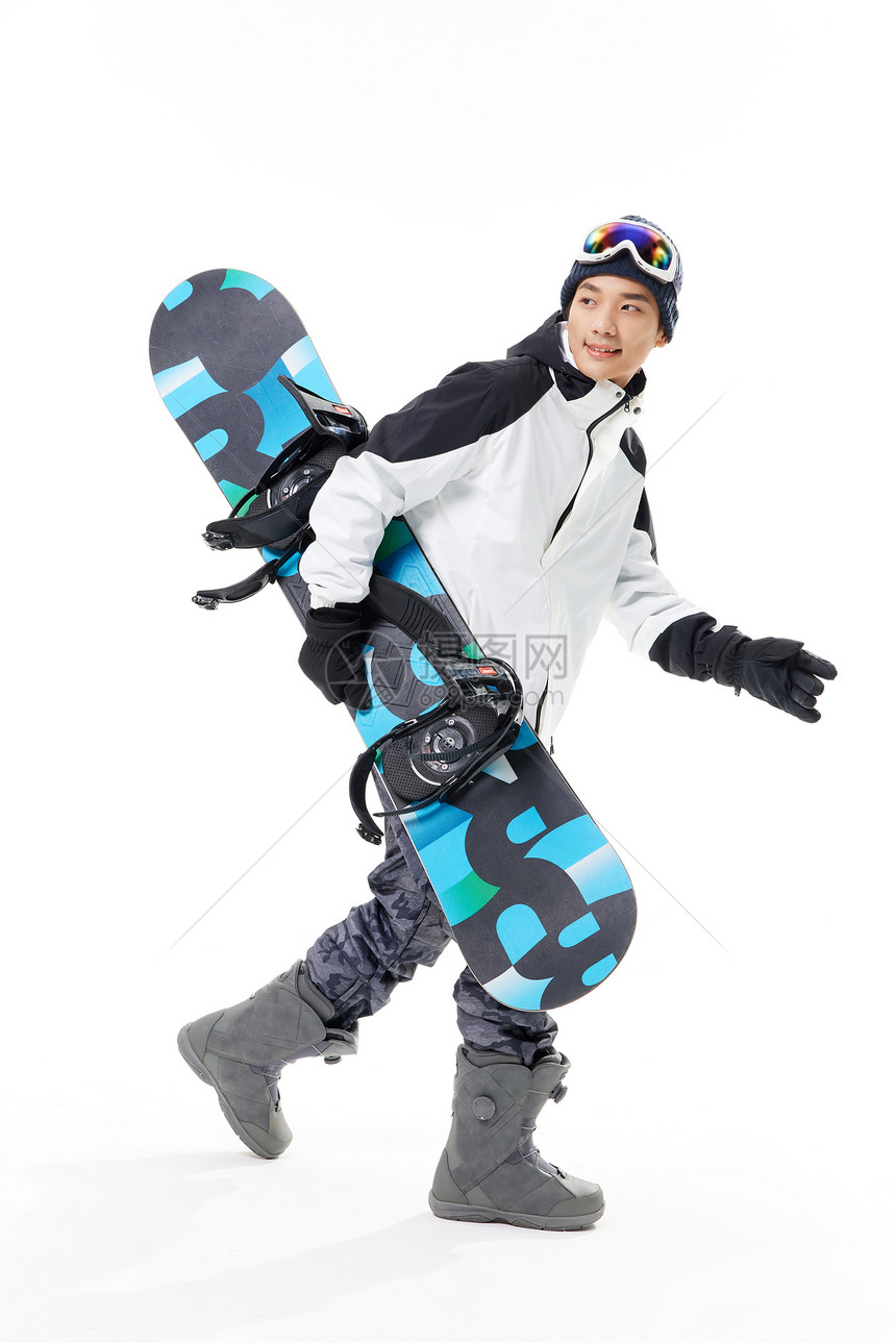 年轻男性拿着滑雪板图片
