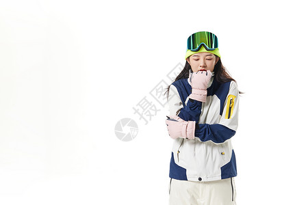 冬季穿滑雪服的美女寒冷表现背景图片