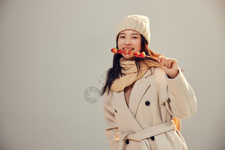 女冬装冬季美女吃冰糖葫芦背景