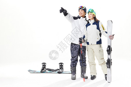 年轻情侣一起去滑雪高清图片