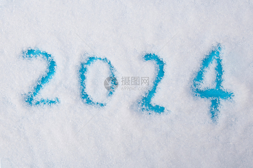 雪面上的2024图片