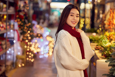 热热闹闹逛集市冬日美女逛圣诞集市形象背景