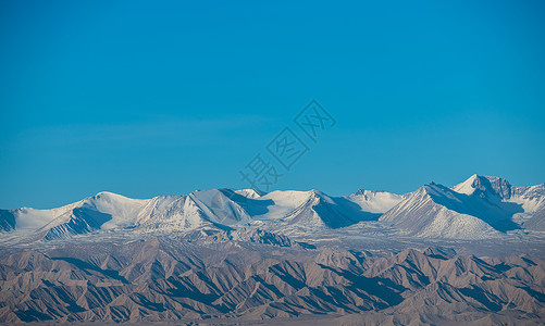 青海祁连雪山冬日风光背景图片