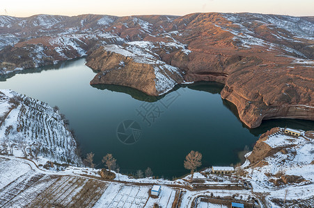 陕西靖边波浪谷雪景航拍高清图片