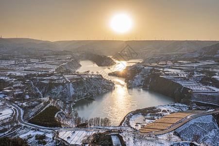 夕阳下陕西靖边波浪谷雪景航拍高清图片