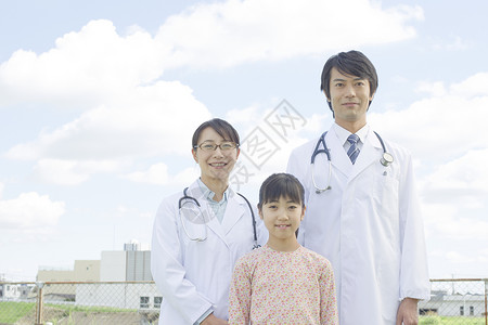 医院屋顶上的医生医生和孩子图片